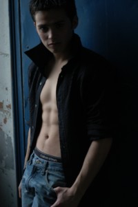 prt_blackshirt_6pack_fullbody_200w.jpg